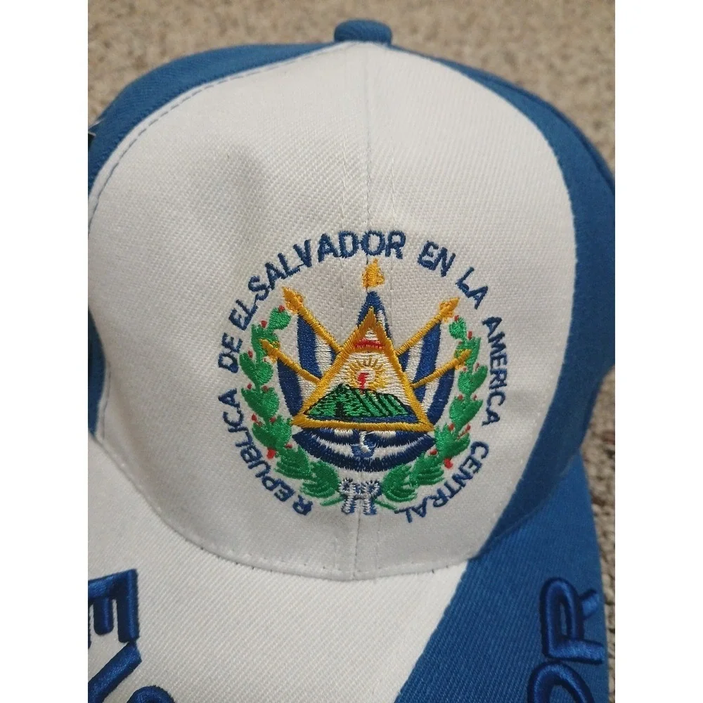 El Salvador Blue Cap Embroidered Shield | Gorra bordada de El Salvador Escudo